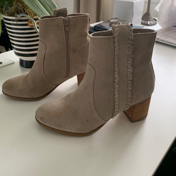 COCONUTS by MATISSE Trina Suede Block Heel Booties - Picture 8 of 12